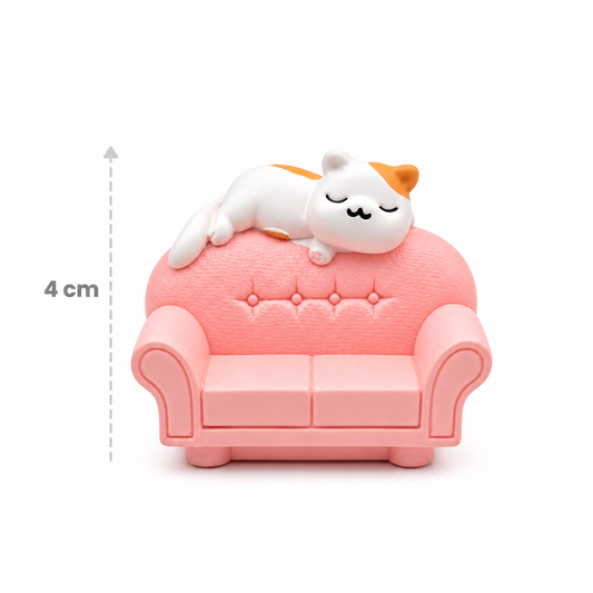 Uyuyan Kedi Figürlü Pembe Mini Koltuk Biblo – 4 cm Dekoratif Obje